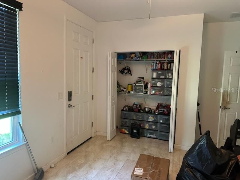 En Venta: $560,000 (4 camas, 2 baños, 2450 Pies cuadrados)