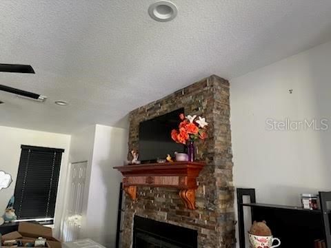 En Venta: $560,000 (4 camas, 2 baños, 2450 Pies cuadrados)