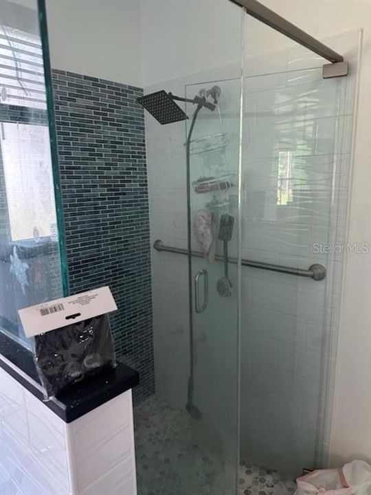 En Venta: $560,000 (4 camas, 2 baños, 2450 Pies cuadrados)