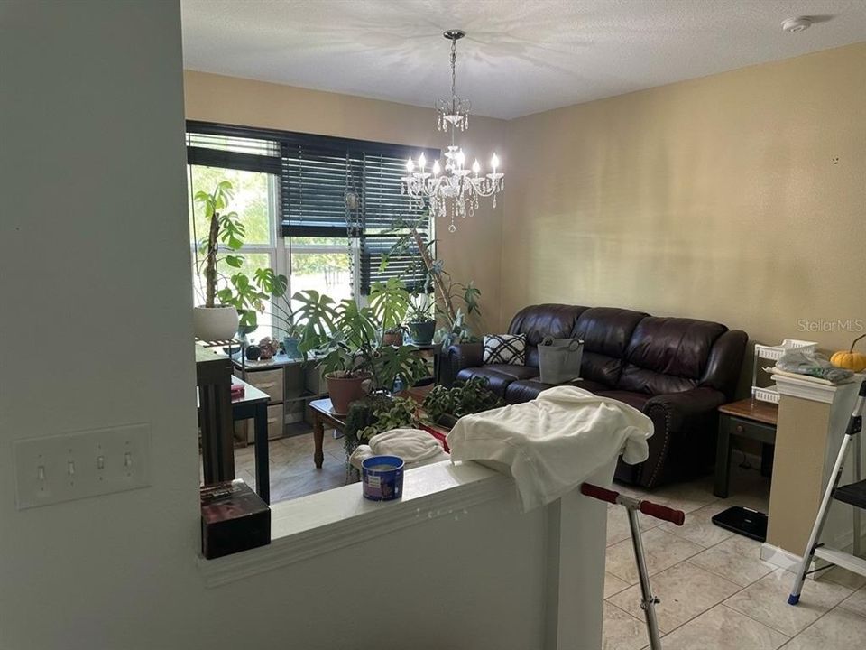 En Venta: $560,000 (4 camas, 2 baños, 2450 Pies cuadrados)