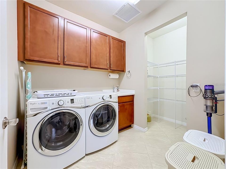 В аренду: $4,200 (2 спален, 2 ванн, 1678 Квадратных фут)