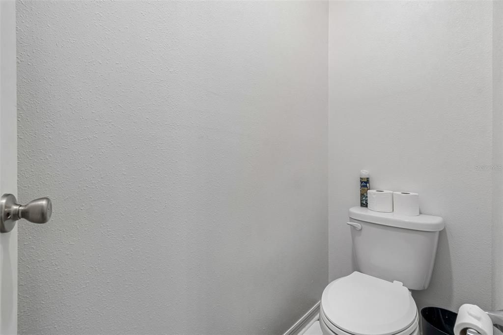 На продажу: $600,000 (6 спален, 4 ванн, 4054 Квадратных фут)