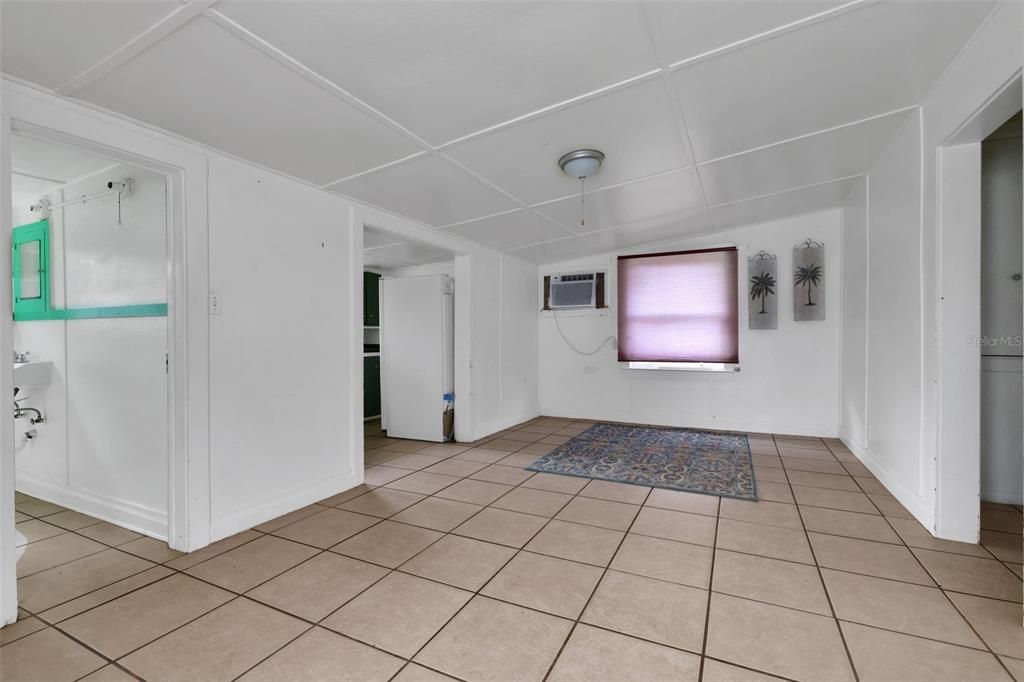 На продажу: $189,000 (3 спален, 2 ванн, 1352 Квадратных фут)