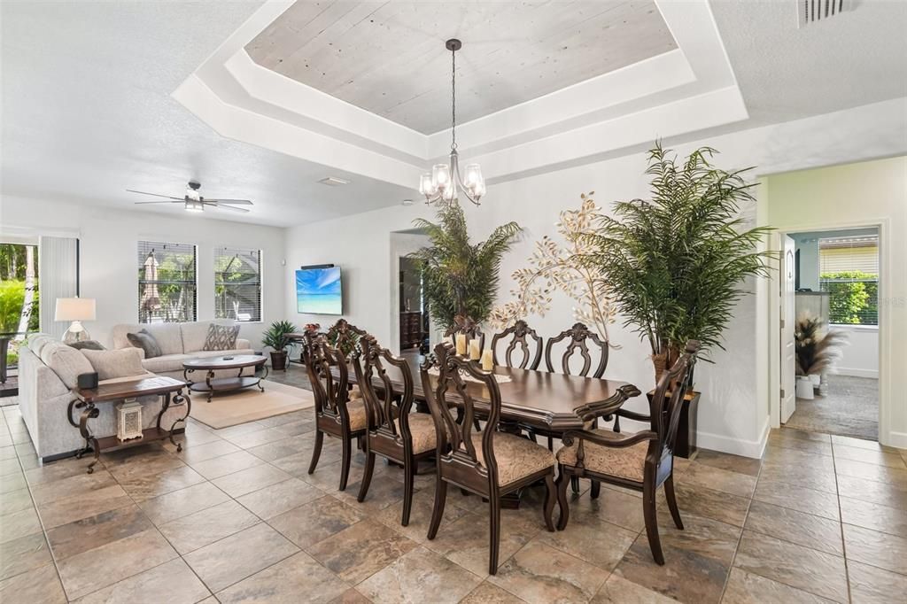 En Venta: $889,000 (5 camas, 2 baños, 2857 Pies cuadrados)