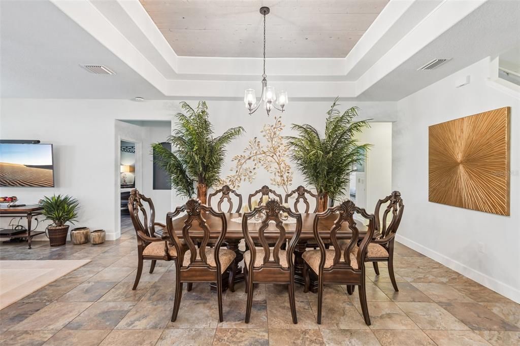 En Venta: $889,000 (5 camas, 2 baños, 2857 Pies cuadrados)