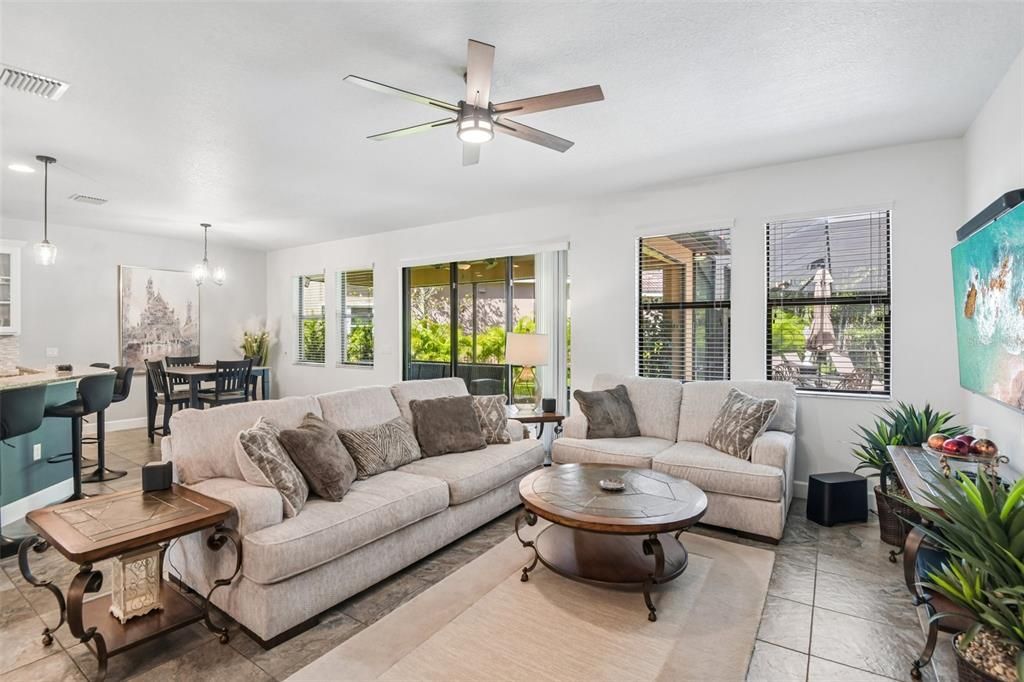 En Venta: $889,000 (5 camas, 2 baños, 2857 Pies cuadrados)