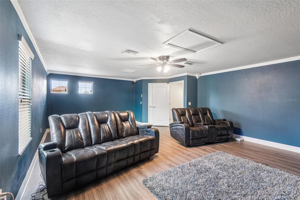 En Venta: $889,000 (5 camas, 2 baños, 2857 Pies cuadrados)