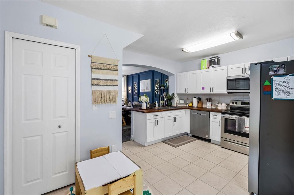 For Sale: $275,000 (3 beds, 2 baths, 1708 Square Feet)