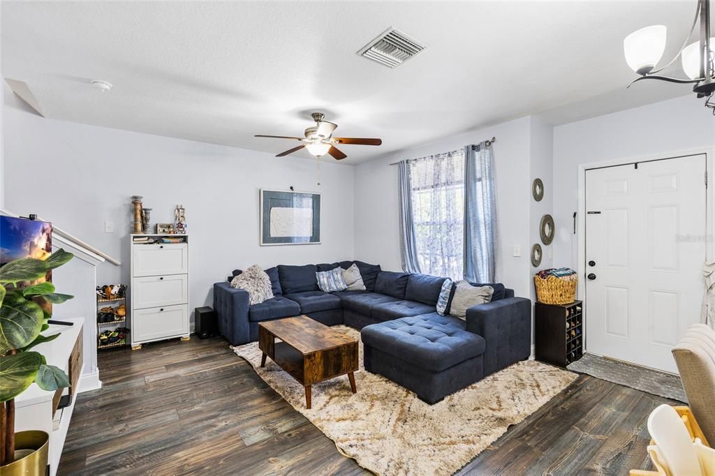 For Sale: $275,000 (3 beds, 2 baths, 1708 Square Feet)