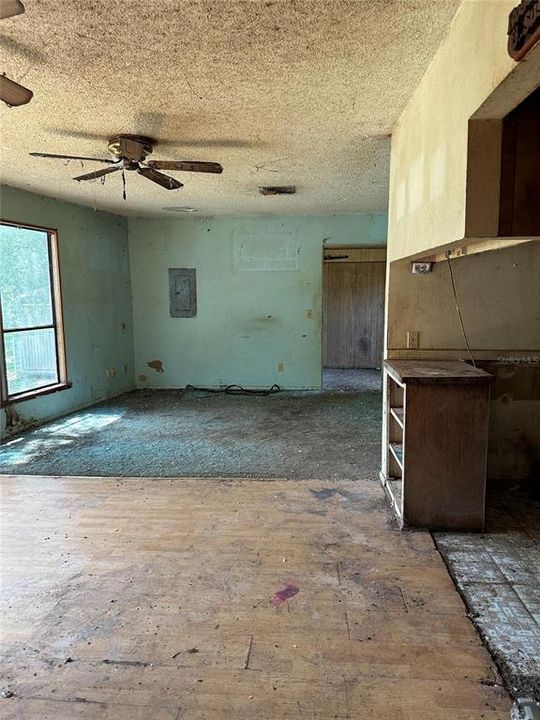 For Sale: $44,900 (2 beds, 2 baths, 1055 Square Feet)