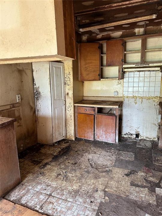 For Sale: $44,900 (2 beds, 2 baths, 1055 Square Feet)