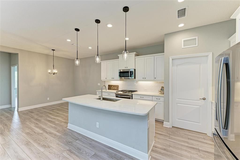 For Sale: $750,000 (4 beds, 3 baths, 3097 Square Feet)