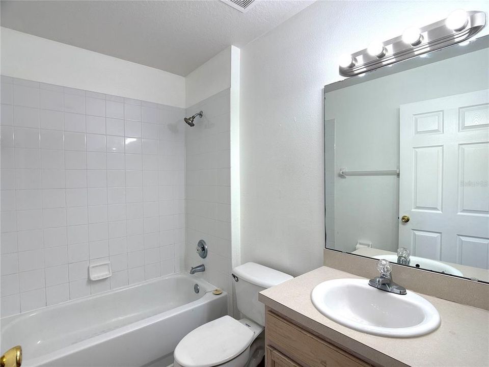 В аренду: $2,150 (4 спален, 2 ванн, 1661 Квадратных фут)