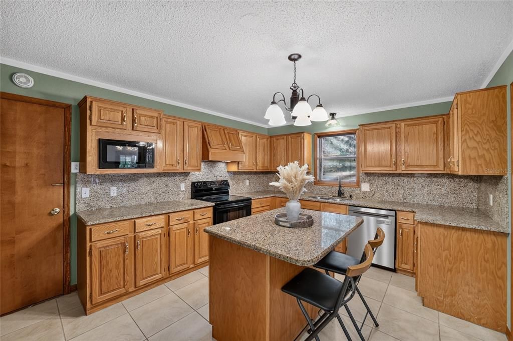 En Venta: $399,000 (3 camas, 2 baños, 1813 Pies cuadrados)