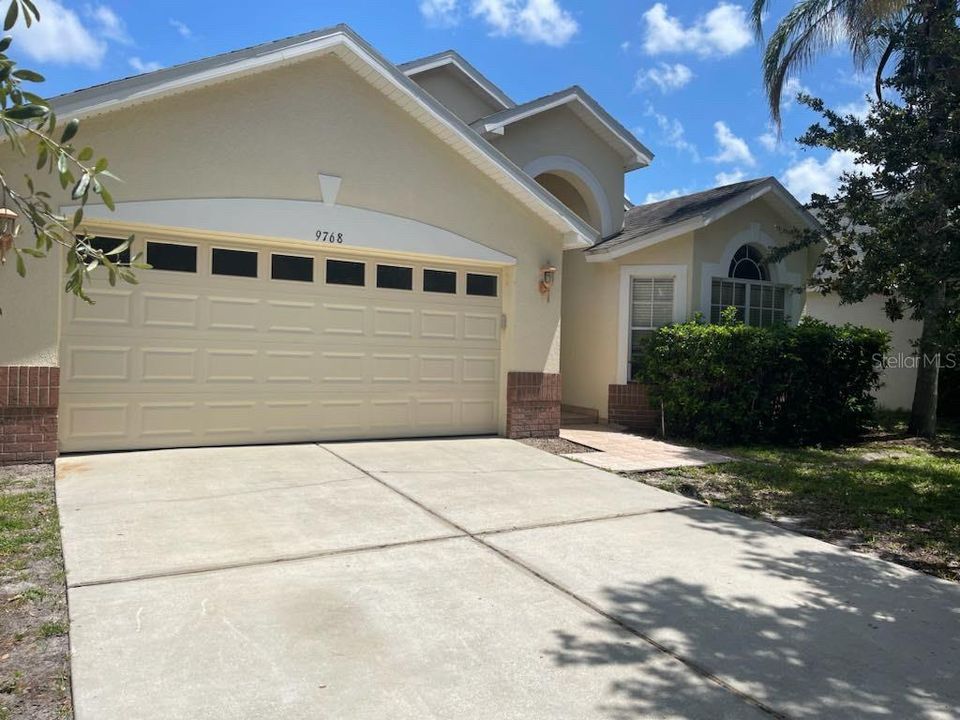 En Venta: $438,000 (4 camas, 2 baños, 2103 Pies cuadrados)