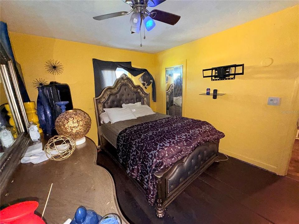 Activo con contrato: $230,000 (3 camas, 1 baños, 819 Pies cuadrados)