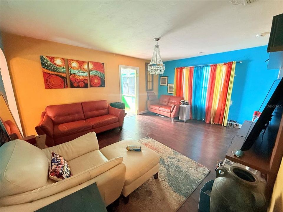 Activo con contrato: $230,000 (3 camas, 1 baños, 819 Pies cuadrados)
