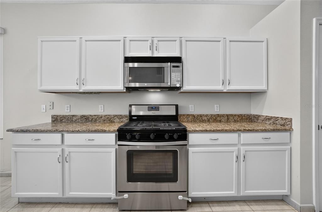 На продажу: $469,999 (4 спален, 3 ванн, 2383 Квадратных фут)