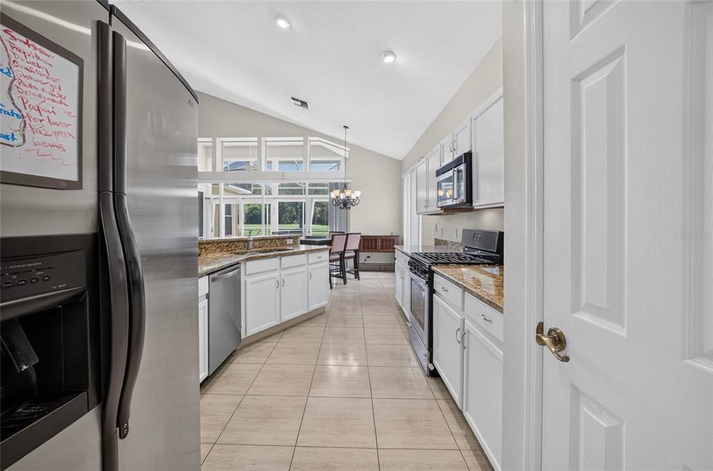 На продажу: $469,999 (4 спален, 3 ванн, 2383 Квадратных фут)