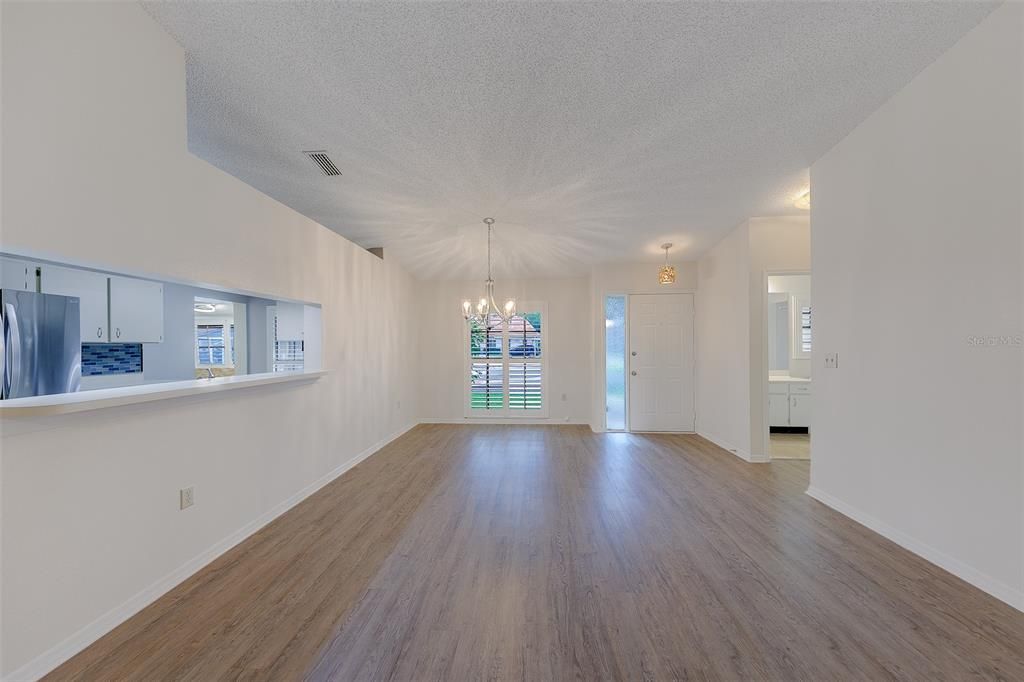 For Sale: $325,000 (2 beds, 2 baths, 1547 Square Feet)