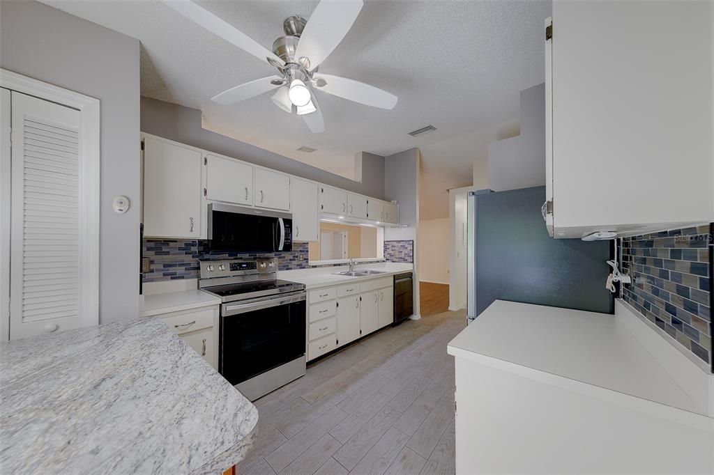 For Sale: $325,000 (2 beds, 2 baths, 1547 Square Feet)