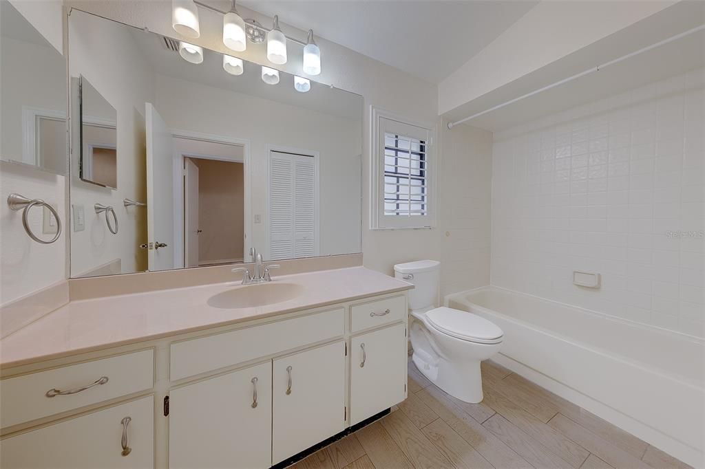 For Sale: $325,000 (2 beds, 2 baths, 1547 Square Feet)