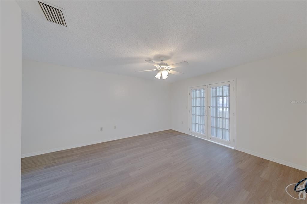 For Sale: $325,000 (2 beds, 2 baths, 1547 Square Feet)