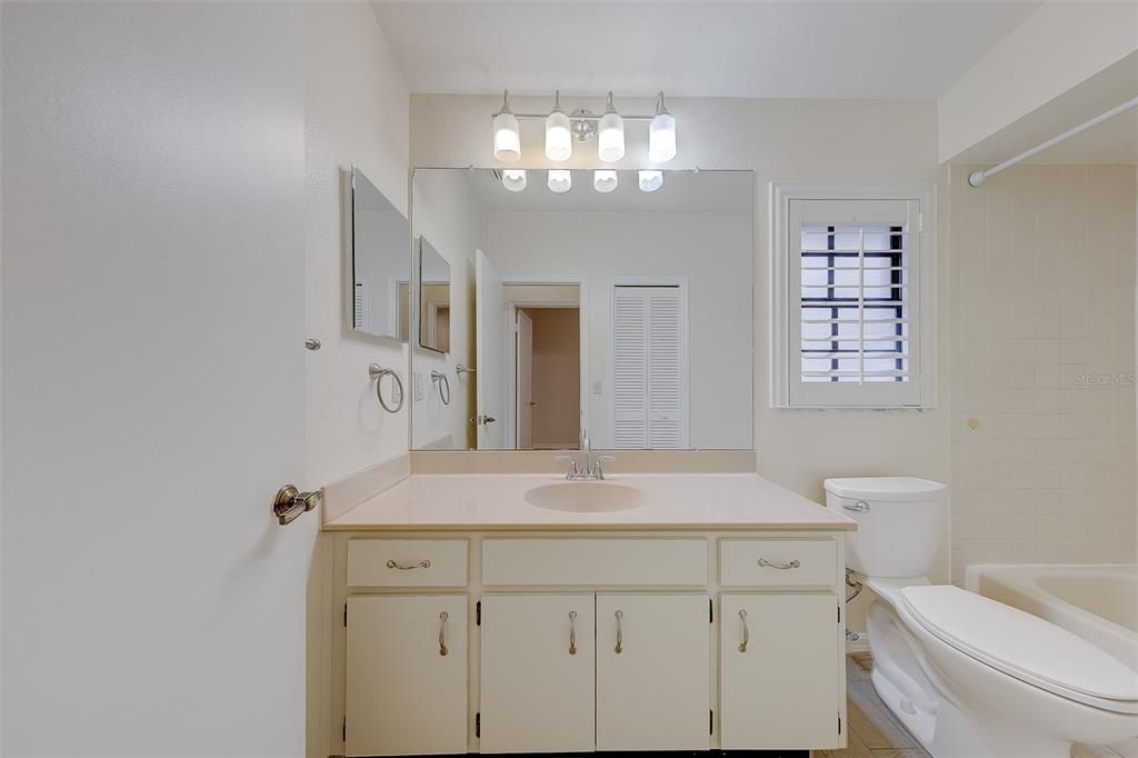 For Sale: $325,000 (2 beds, 2 baths, 1547 Square Feet)