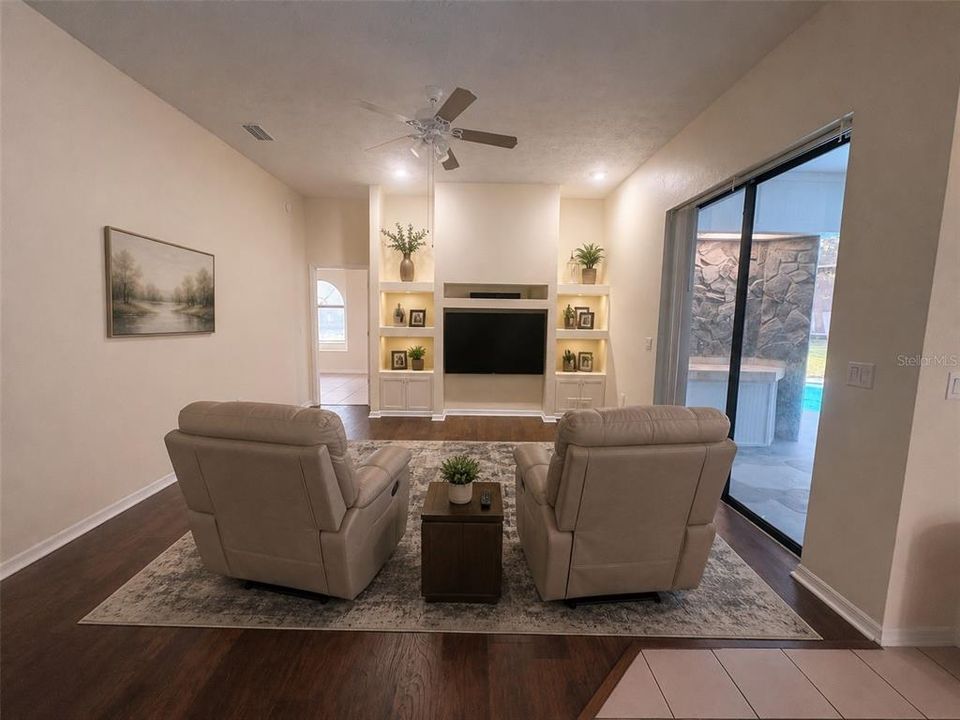 For Sale: $550,000 (4 beds, 3 baths, 2993 Square Feet)