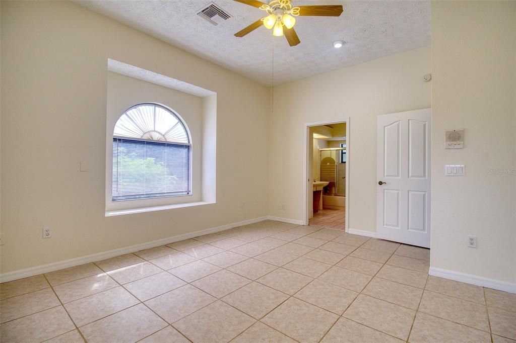 For Sale: $550,000 (4 beds, 3 baths, 2993 Square Feet)