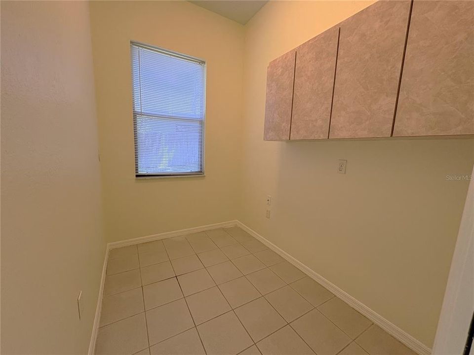 For Sale: $550,000 (4 beds, 3 baths, 2993 Square Feet)