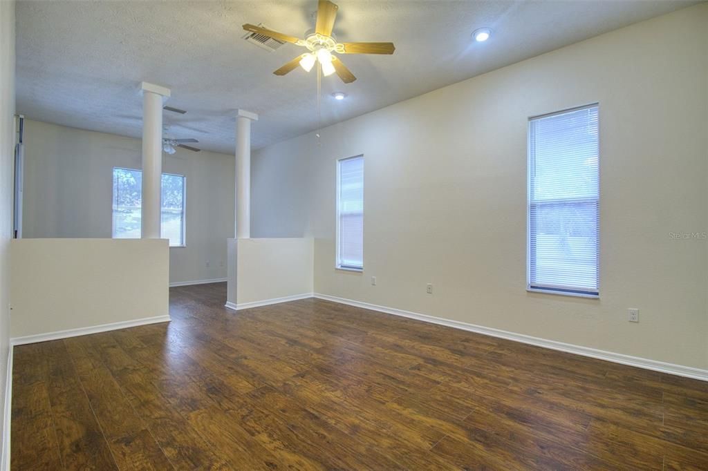 For Sale: $550,000 (4 beds, 3 baths, 2993 Square Feet)