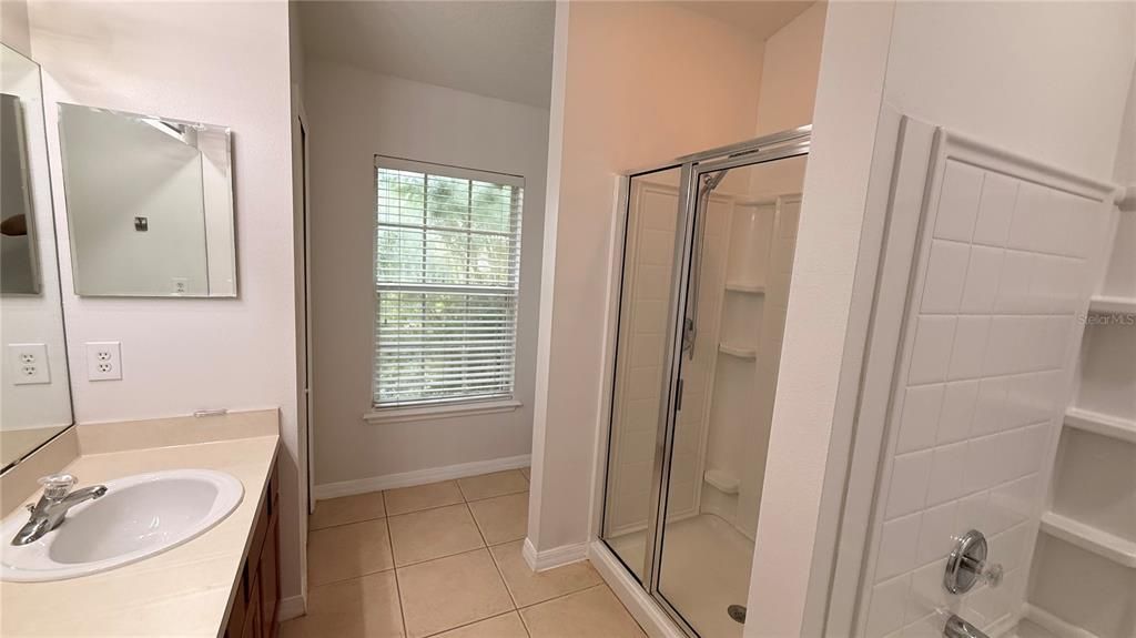 For Rent: $2,200 (3 beds, 2 baths, 1855 Square Feet)