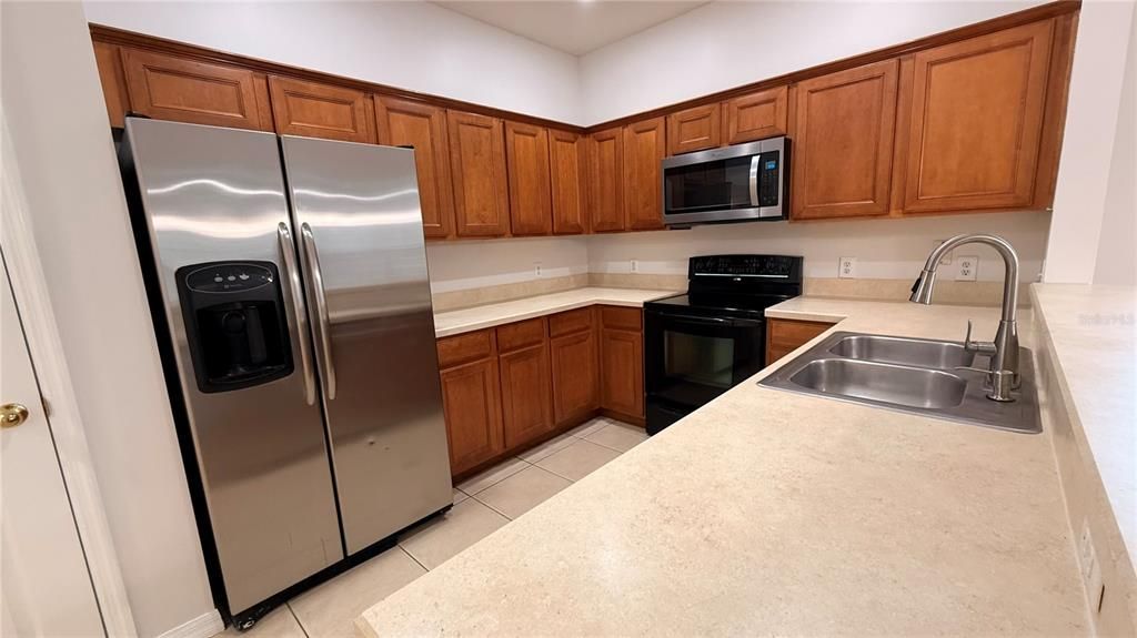 For Rent: $2,200 (3 beds, 2 baths, 1855 Square Feet)