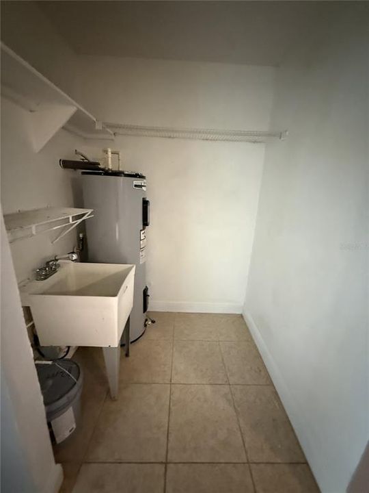 В аренду: $2,635 (4 спален, 2 ванн, 2713 Квадратных фут)