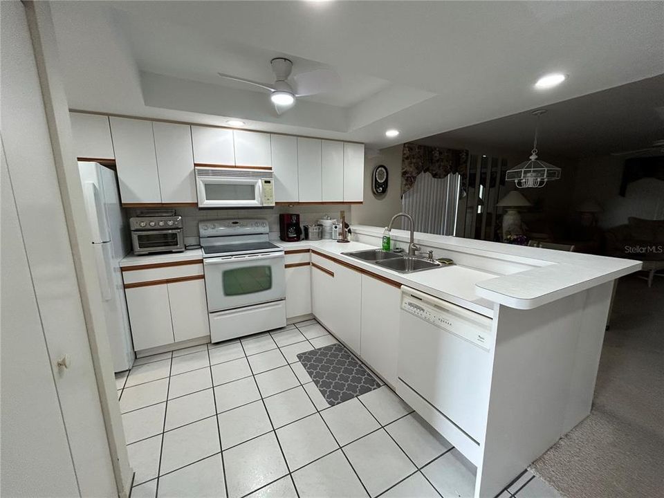 For Sale: $99,000 (2 beds, 2 baths, 1092 Square Feet)
