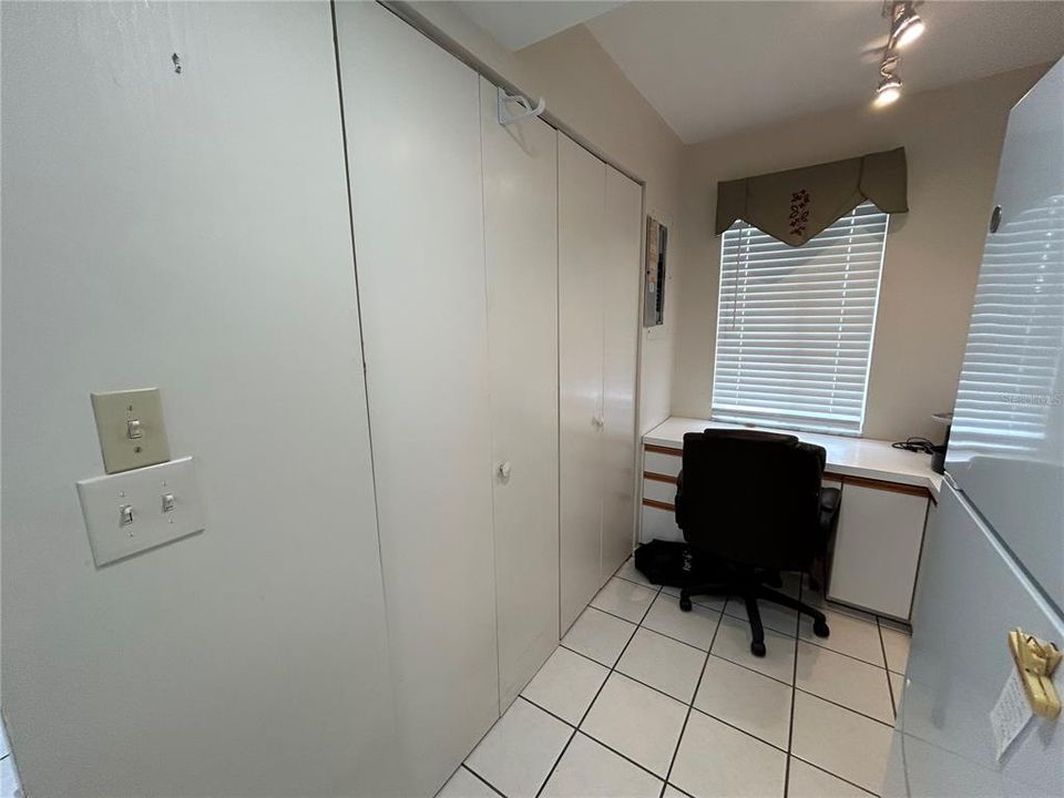 For Sale: $99,000 (2 beds, 2 baths, 1092 Square Feet)