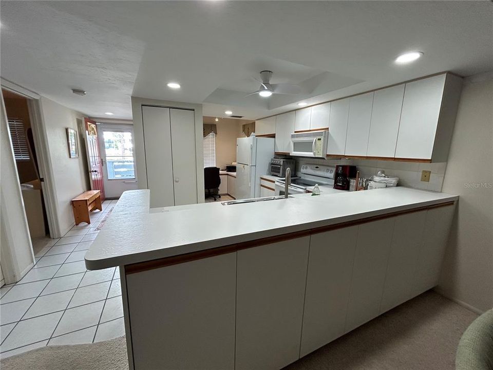 For Sale: $99,000 (2 beds, 2 baths, 1092 Square Feet)