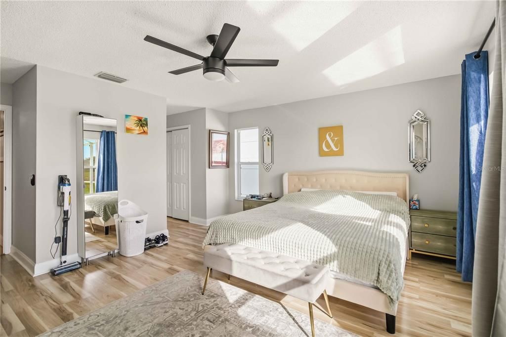 На продажу: $435,500 (4 спален, 2 ванн, 1810 Квадратных фут)