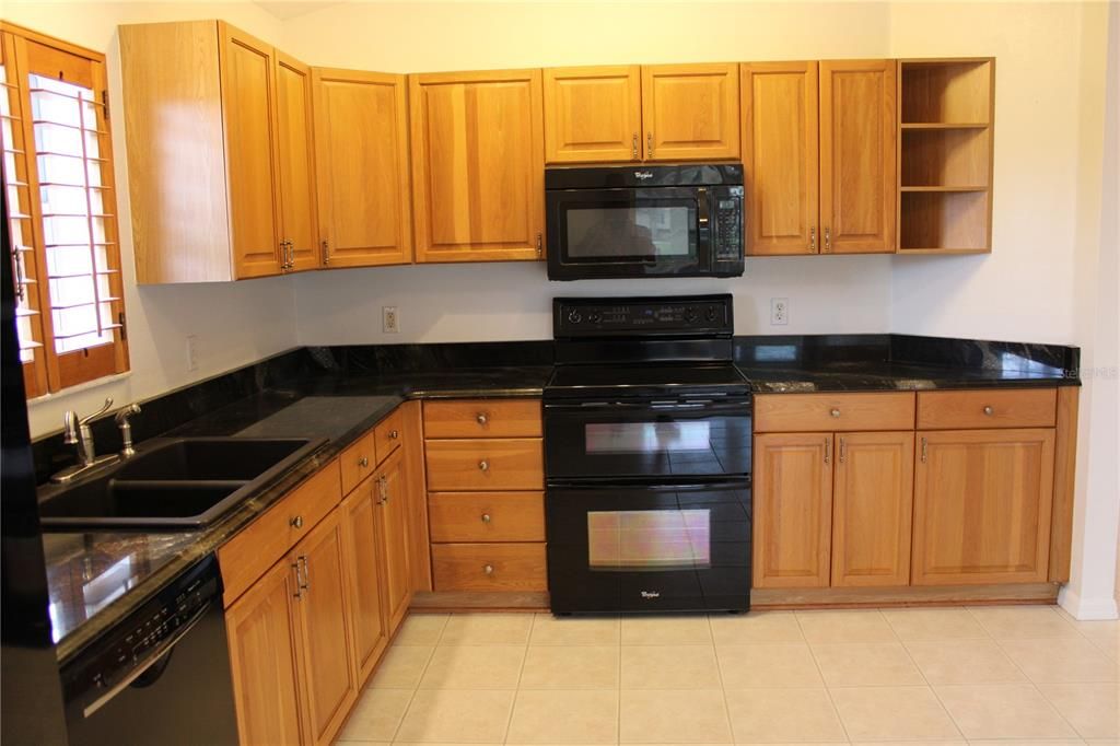 В аренду: $2,499 (3 спален, 2 ванн, 1487 Квадратных фут)