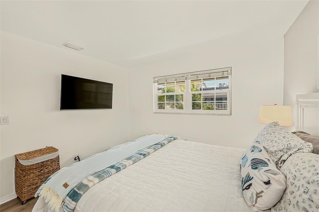For Rent: $2,100 (2 beds, 2 baths, 1133 Square Feet)