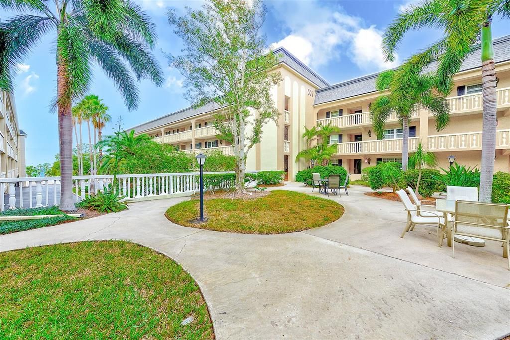 For Rent: $2,100 (2 beds, 2 baths, 1133 Square Feet)