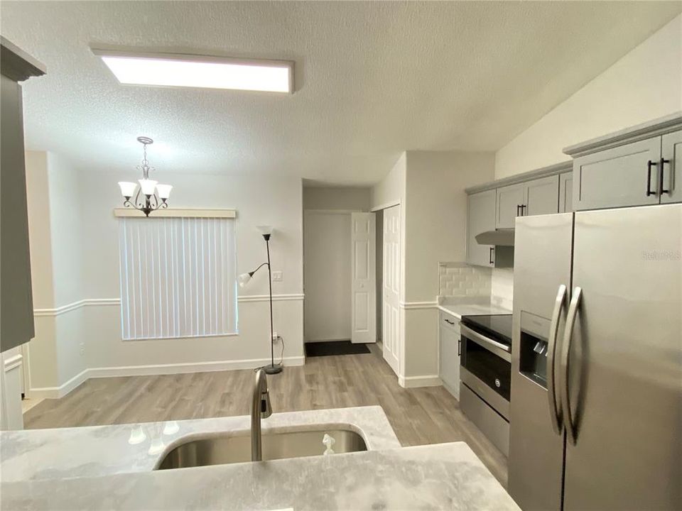 В аренду: $2,595 (3 спален, 2 ванн, 1416 Квадратных фут)
