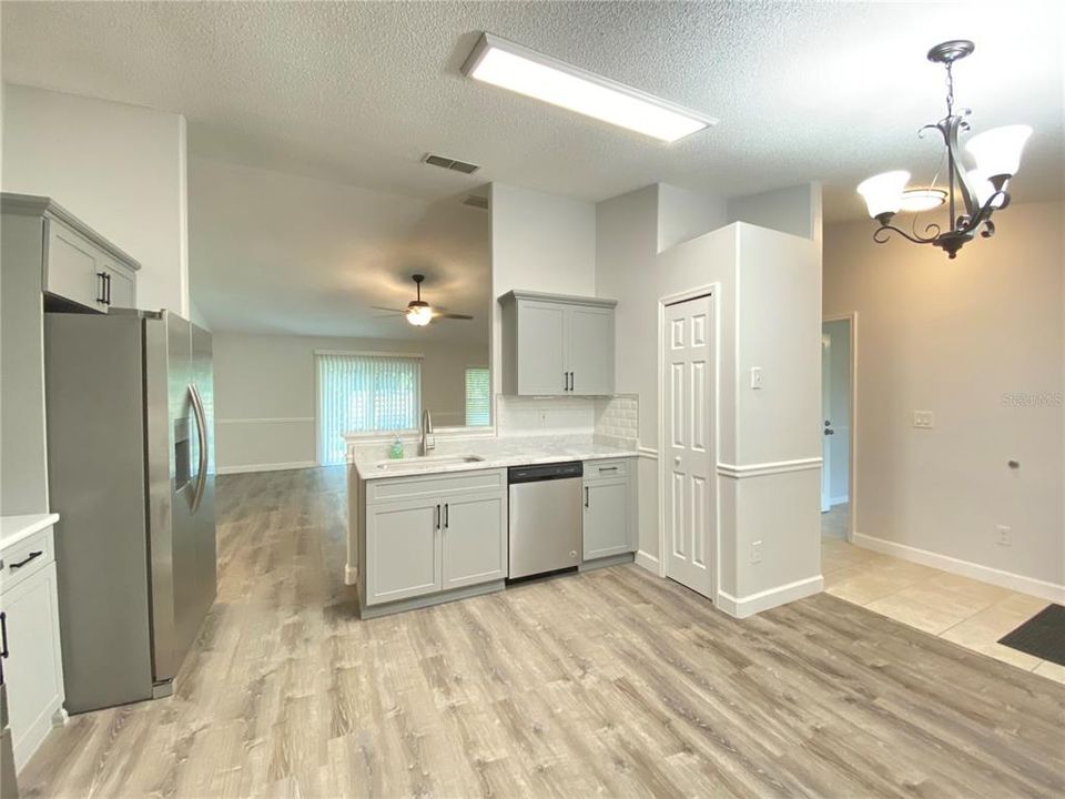 В аренду: $2,595 (3 спален, 2 ванн, 1416 Квадратных фут)