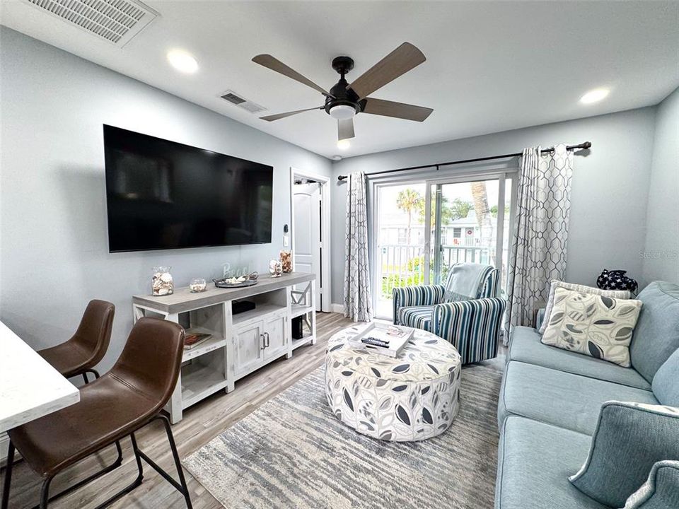 For Sale: $229,000 (1 beds, 1 baths, 446 Square Feet)