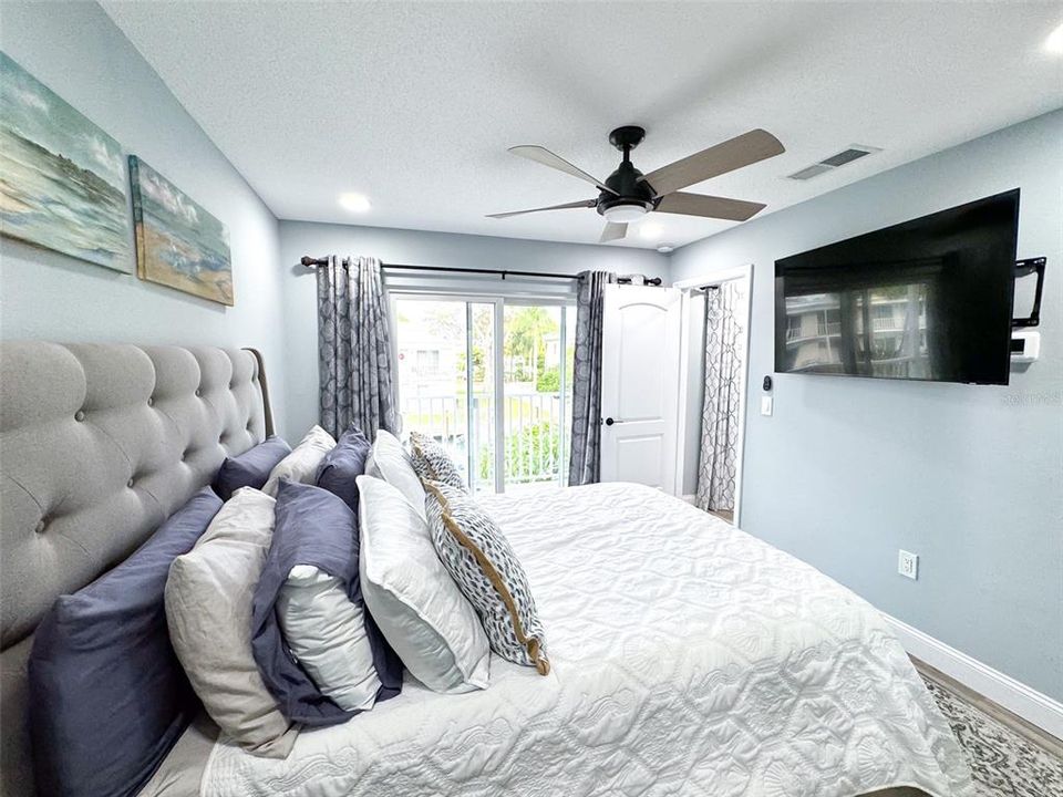 For Sale: $229,000 (1 beds, 1 baths, 446 Square Feet)