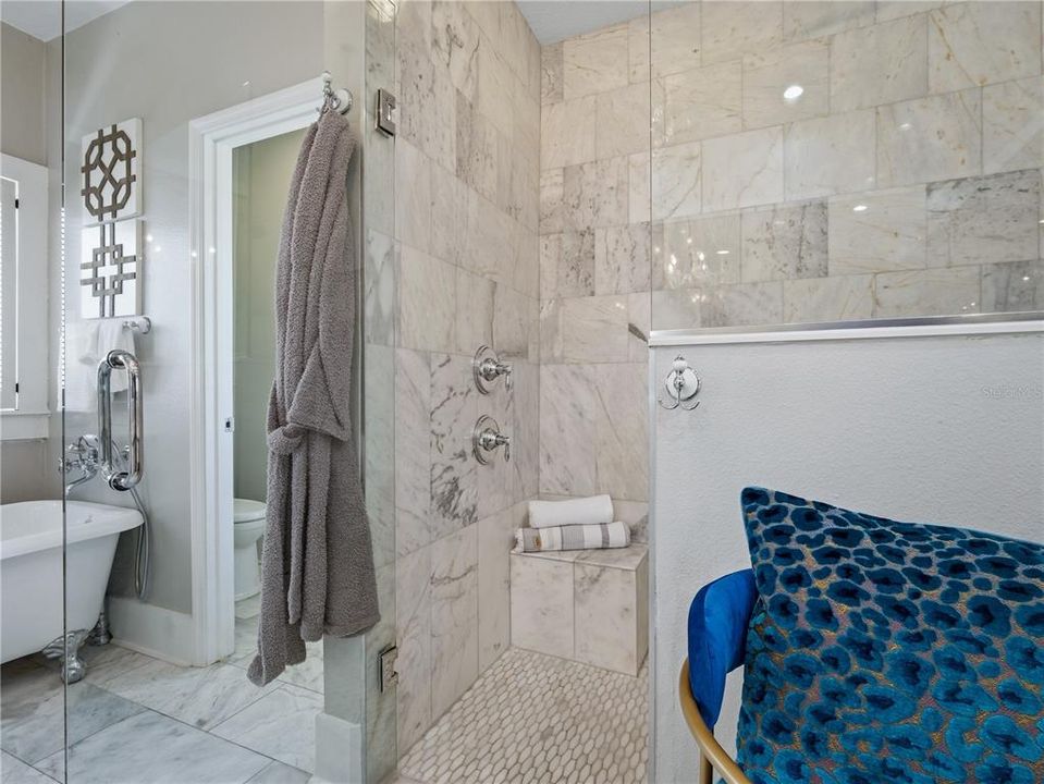 En Venta: $2,290,000 (3 camas, 4 baños, 3250 Pies cuadrados)