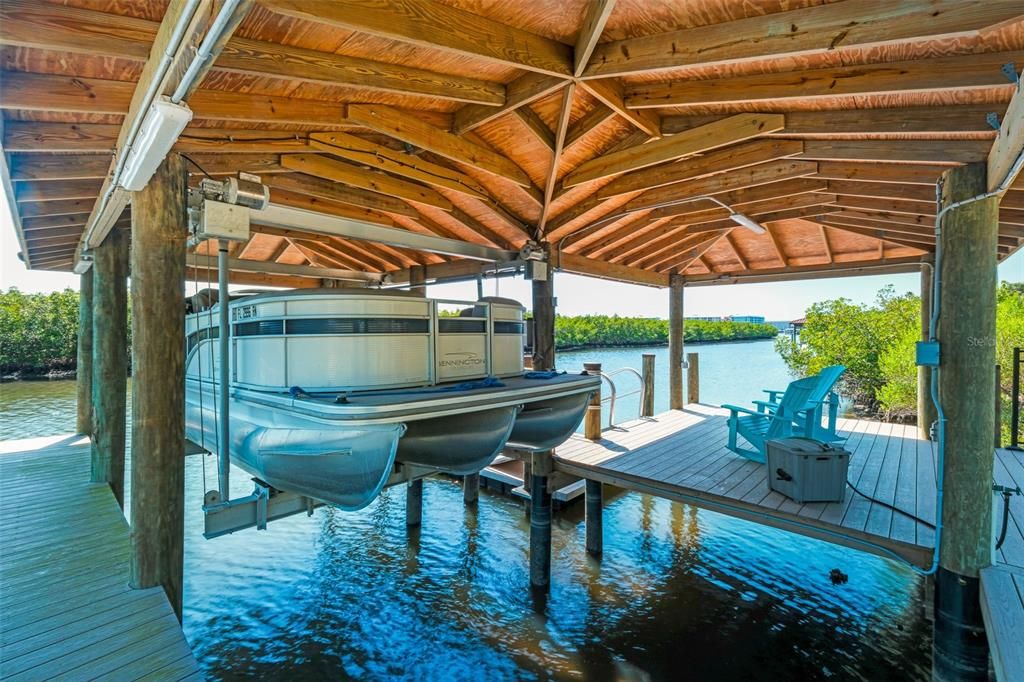 En Venta: $2,290,000 (3 camas, 4 baños, 3250 Pies cuadrados)