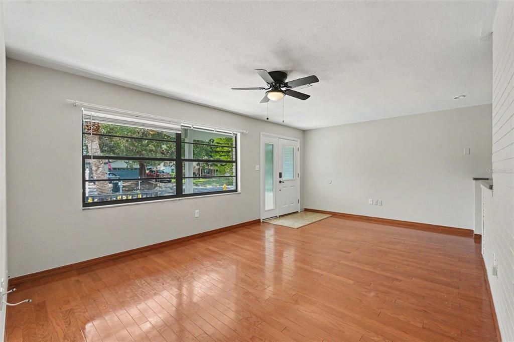 En Venta: $545,000 (3 camas, 2 baños, 1558 Pies cuadrados)