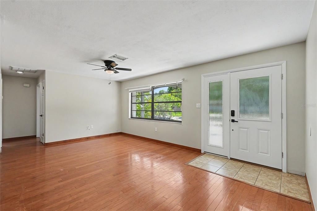 En Venta: $545,000 (3 camas, 2 baños, 1558 Pies cuadrados)